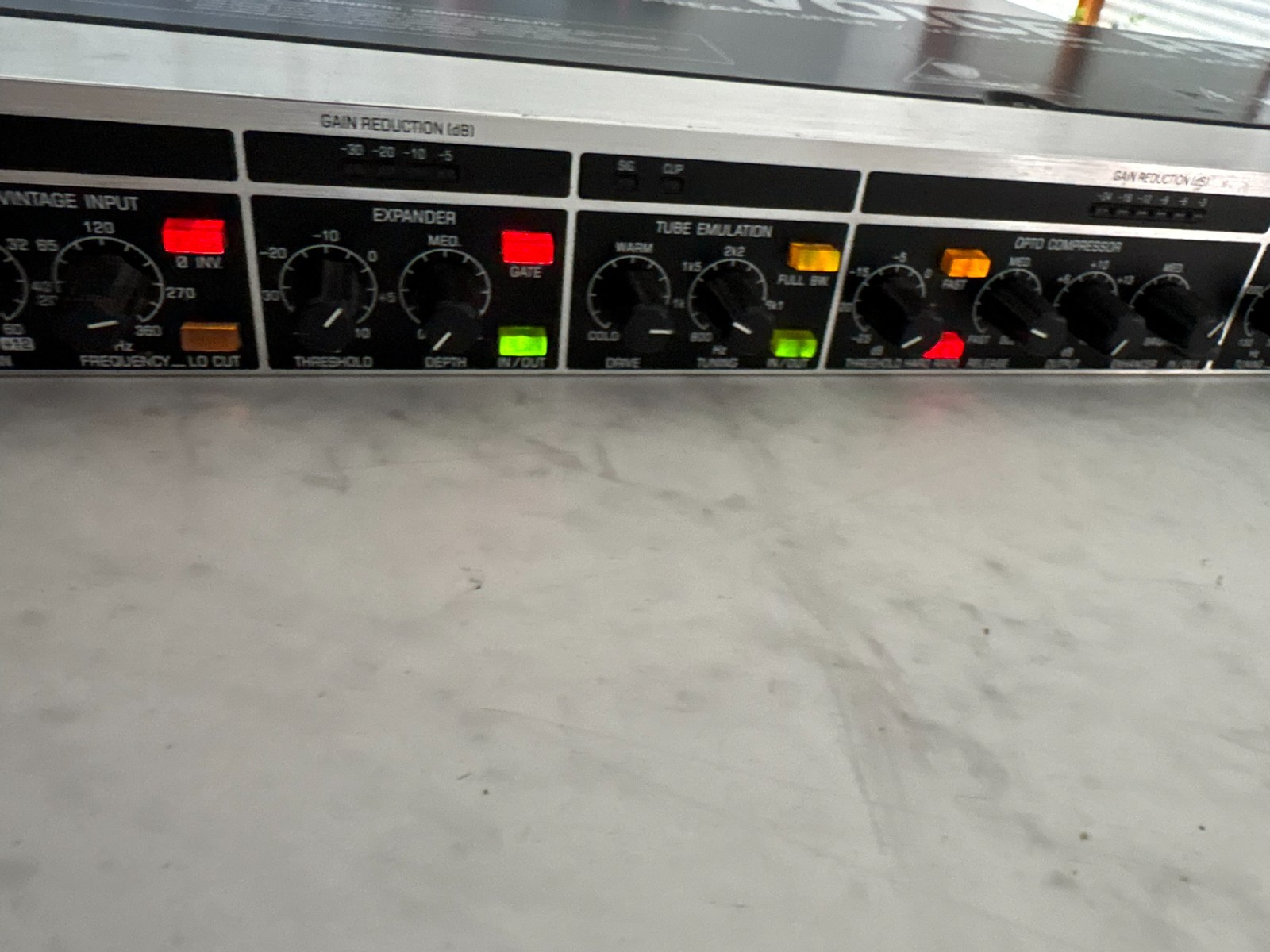 Behringer VX2000 DJ Mixer