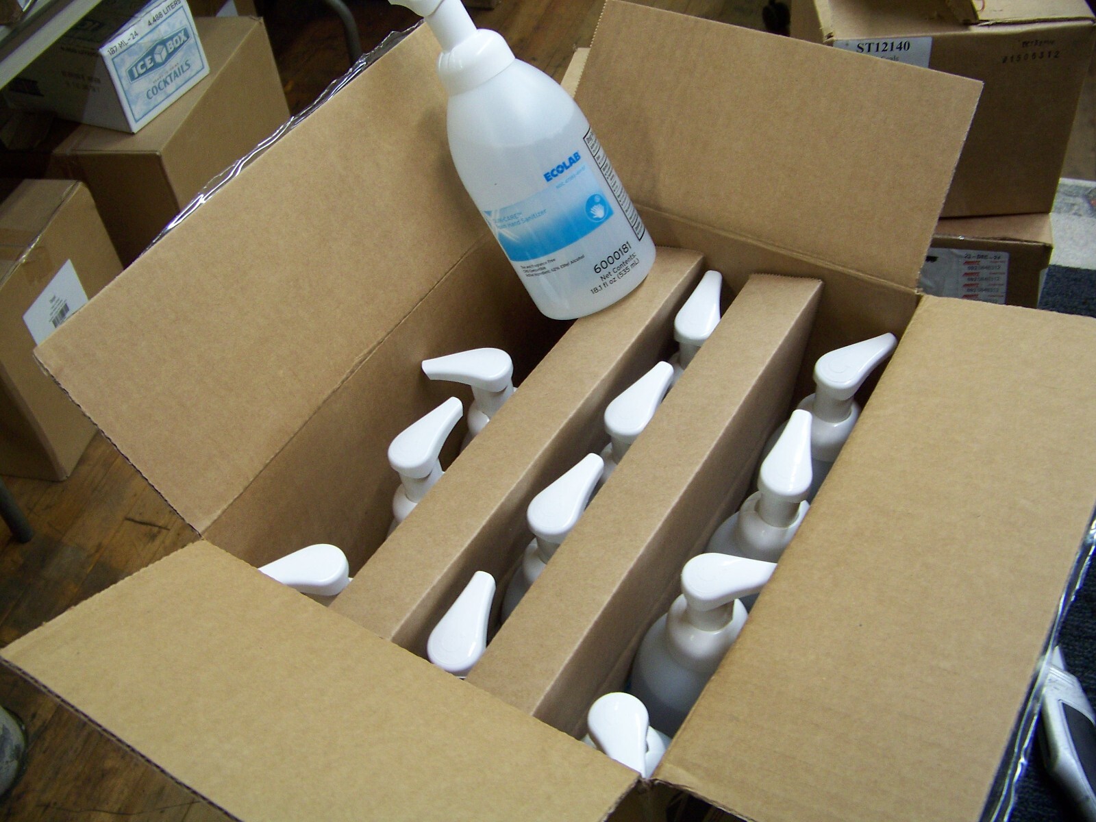 Lot of 12 Ecolab Quik-Care Foam Hand Sanitizer 535 mL 18.1 oz. 600181 New