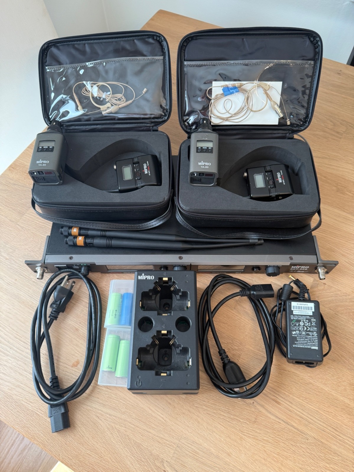 Mipro ACT-828 2ch Wireless System for SMAART and More