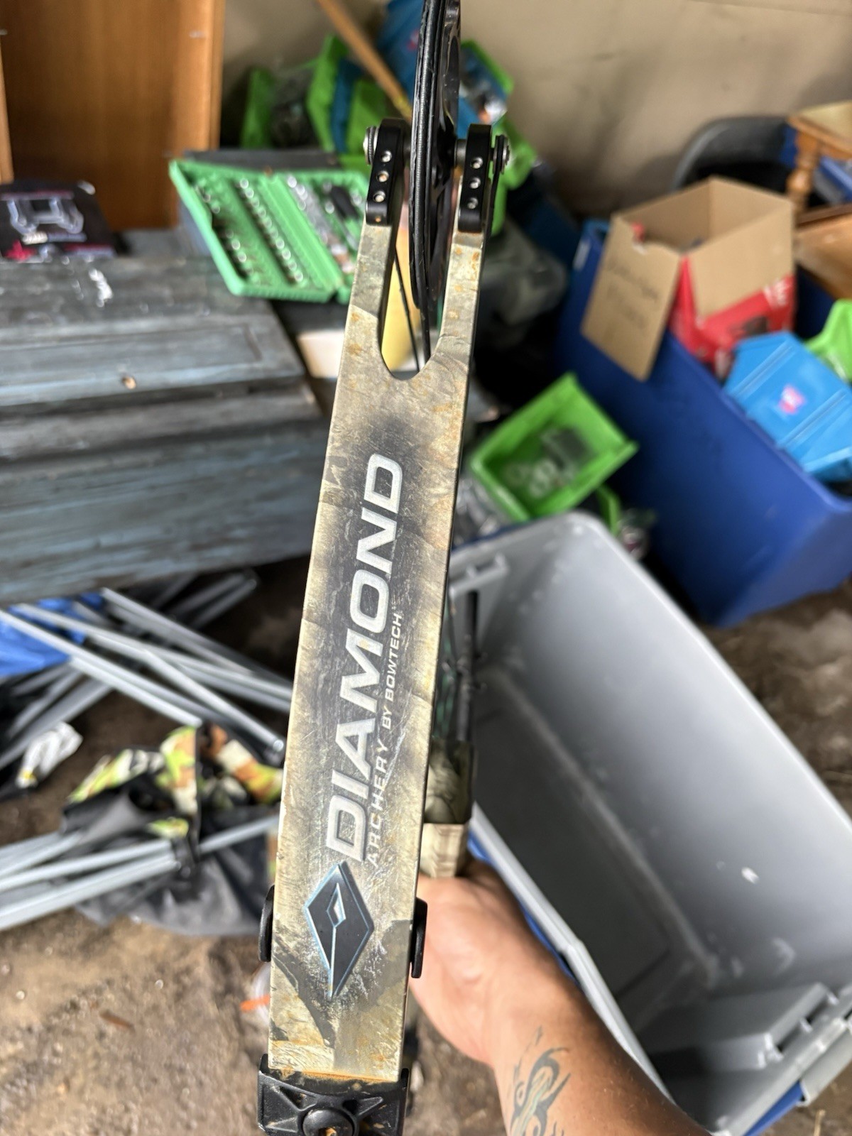 Diamond Outlaw LH 60# 29”compound Bow