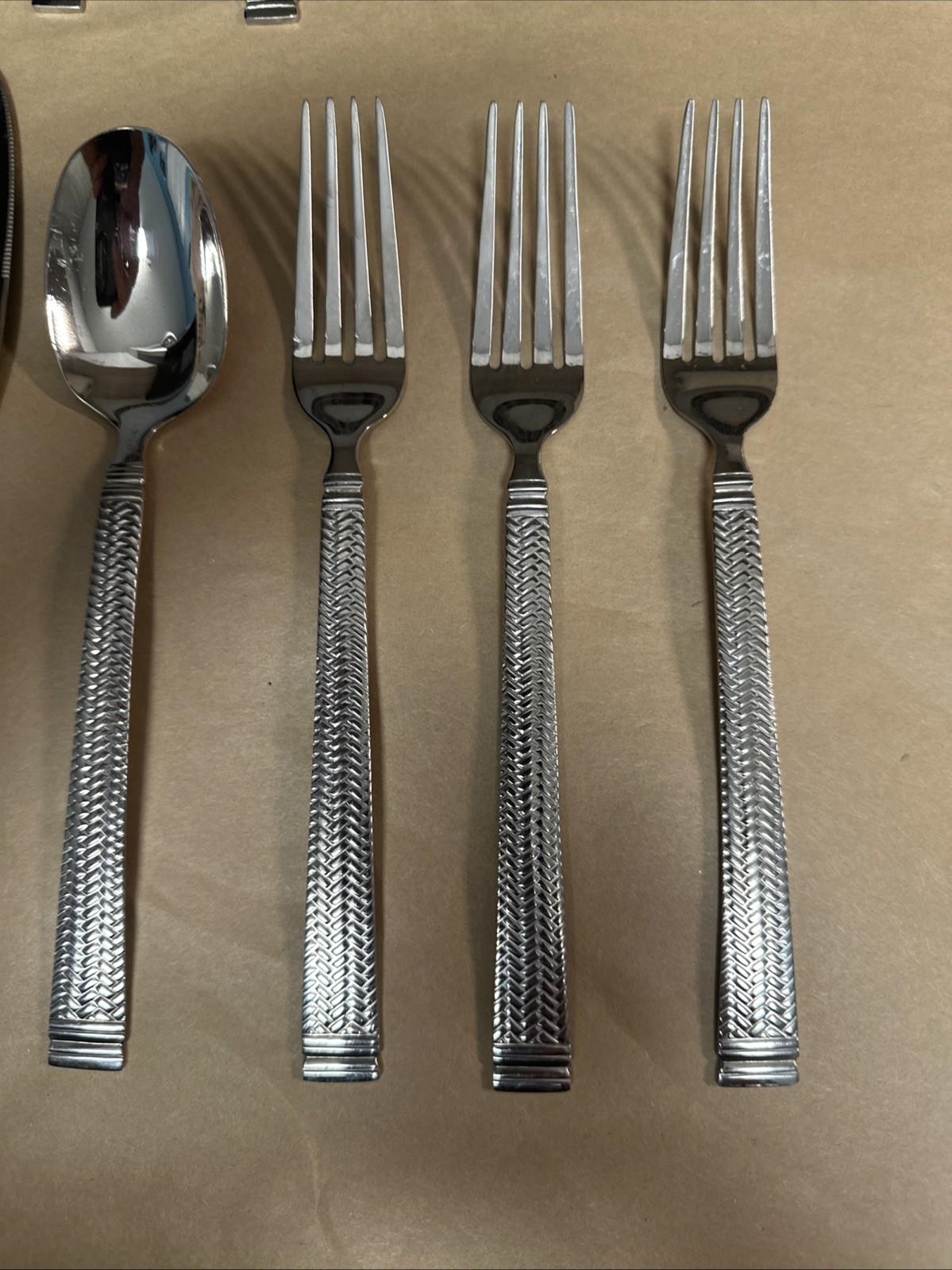 15 Piece Retronue Everyday Flatware