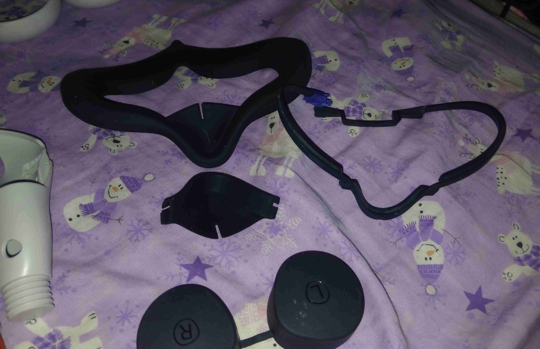 Meta Quest 2 Wireless VR Headset Bundle with Controllers, Cases, Grips