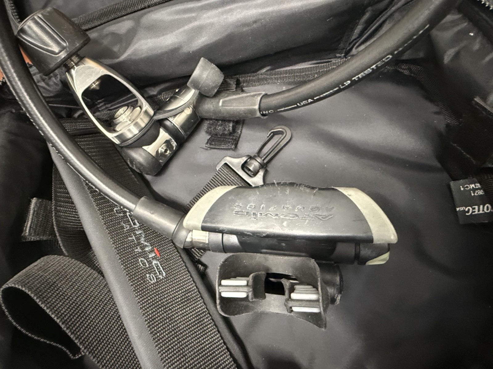 Atomic Scuba T1x titanium regulator W/ Bag. Used on 2 trips