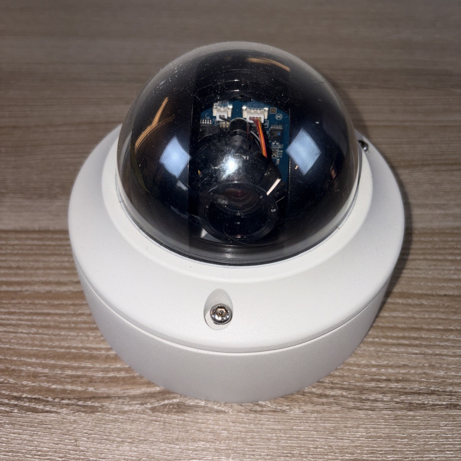 Honeywell EquIP Series Mini Dome Camera H4D1F1 Top Needs Screwed Down
