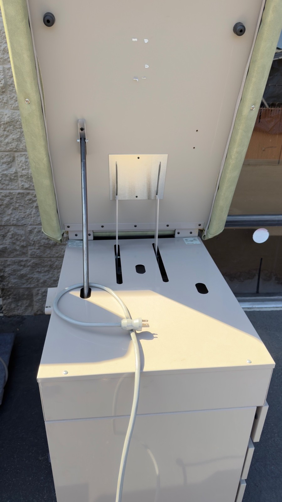 Midmark 104 Medical Examination Table