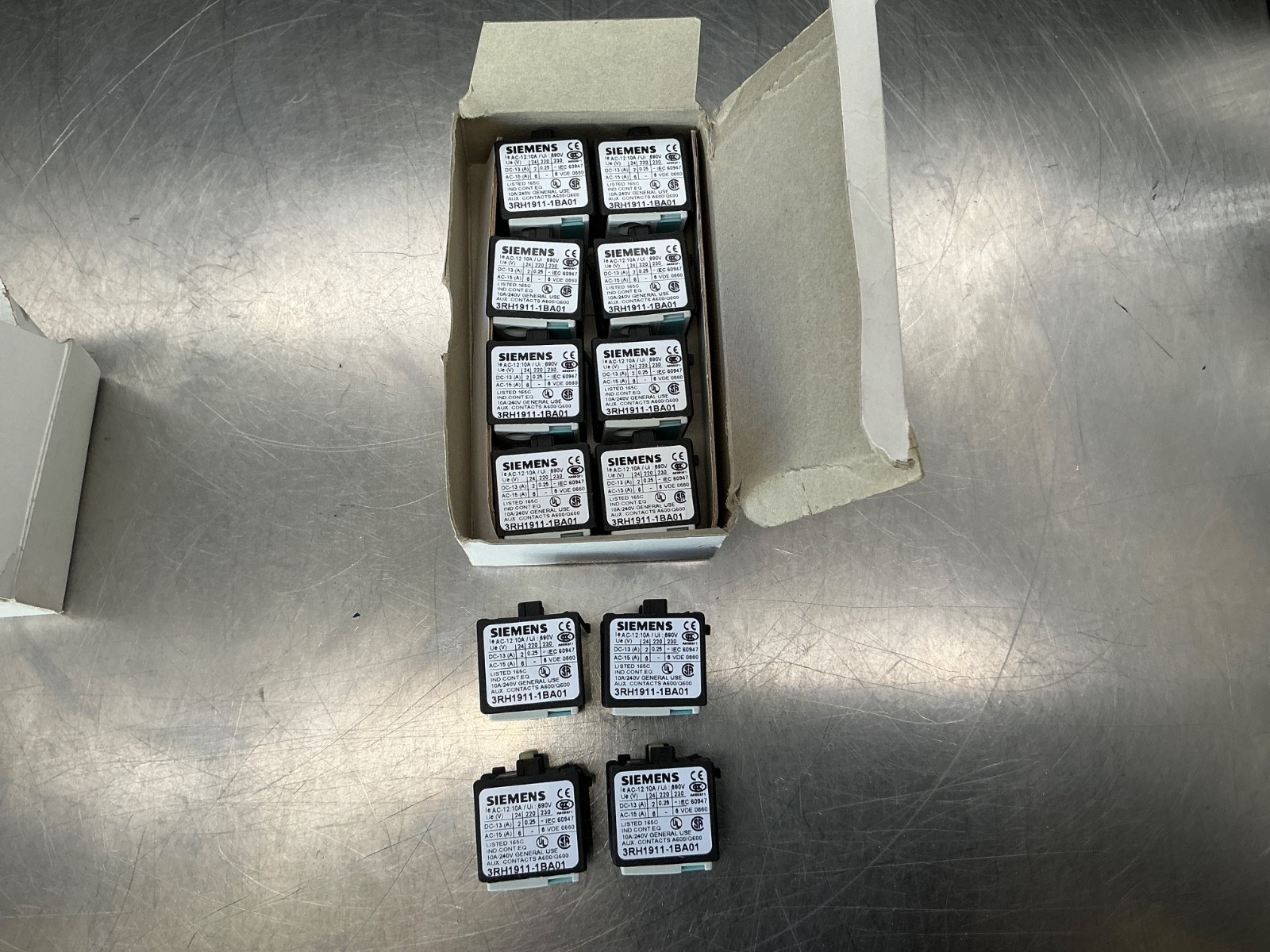 (12) Siemens 3RH1911-1BA01 Snap on Auxiliary Contact Block
