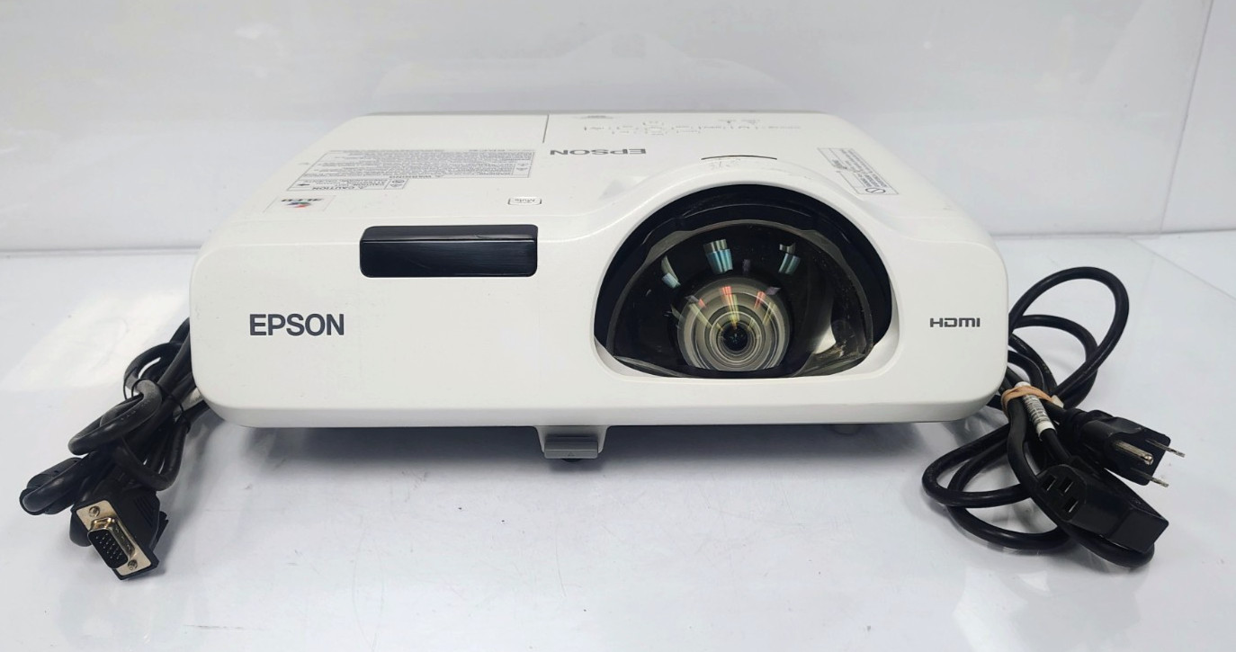 Epson PowerLite 520 Tri-LCD 2700 ANSI Lumens Projector - 2,351 Used Lamp Hrs