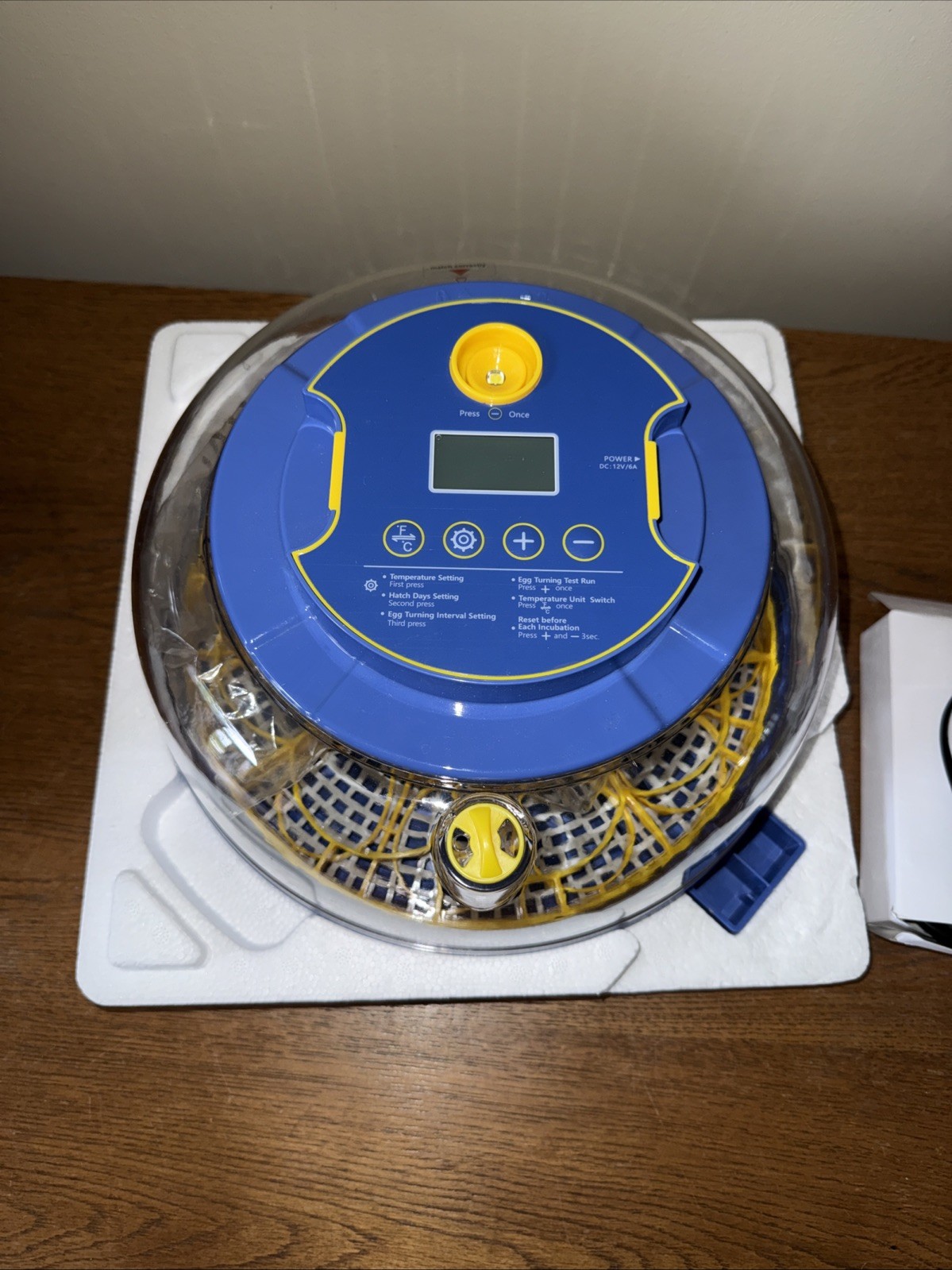 18 Egg Incubator  and Humidity Control, 360° View Auto New open box