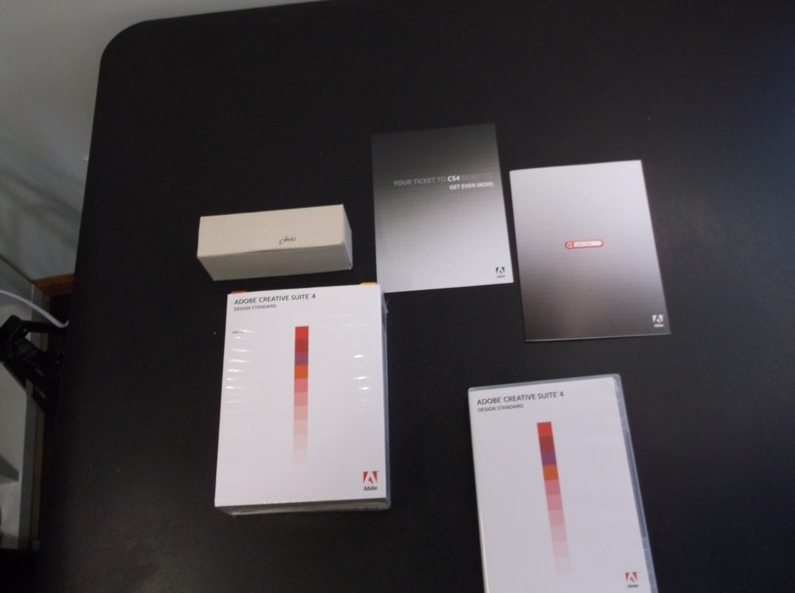Adobe Creative Suite 4 (CS4) Design Standard for Mac RETAIL PACKAGING