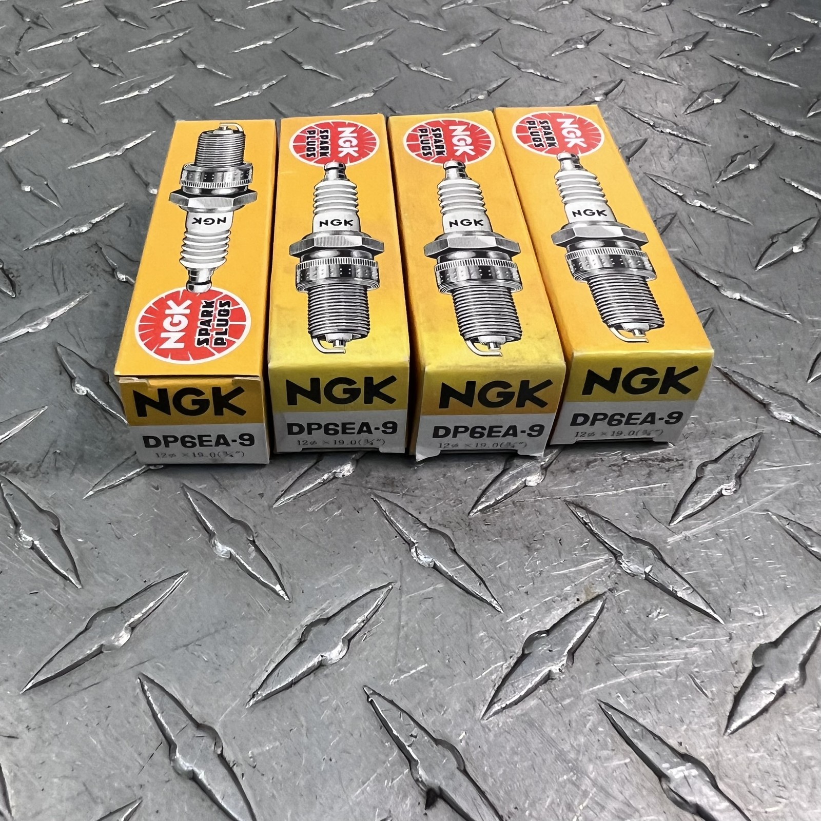 Lot of 4 NGK 1068 Standard Series Spark Plugs DP6EA-9