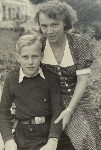 WW II - German  Photo  -- Mother With Son - Youth