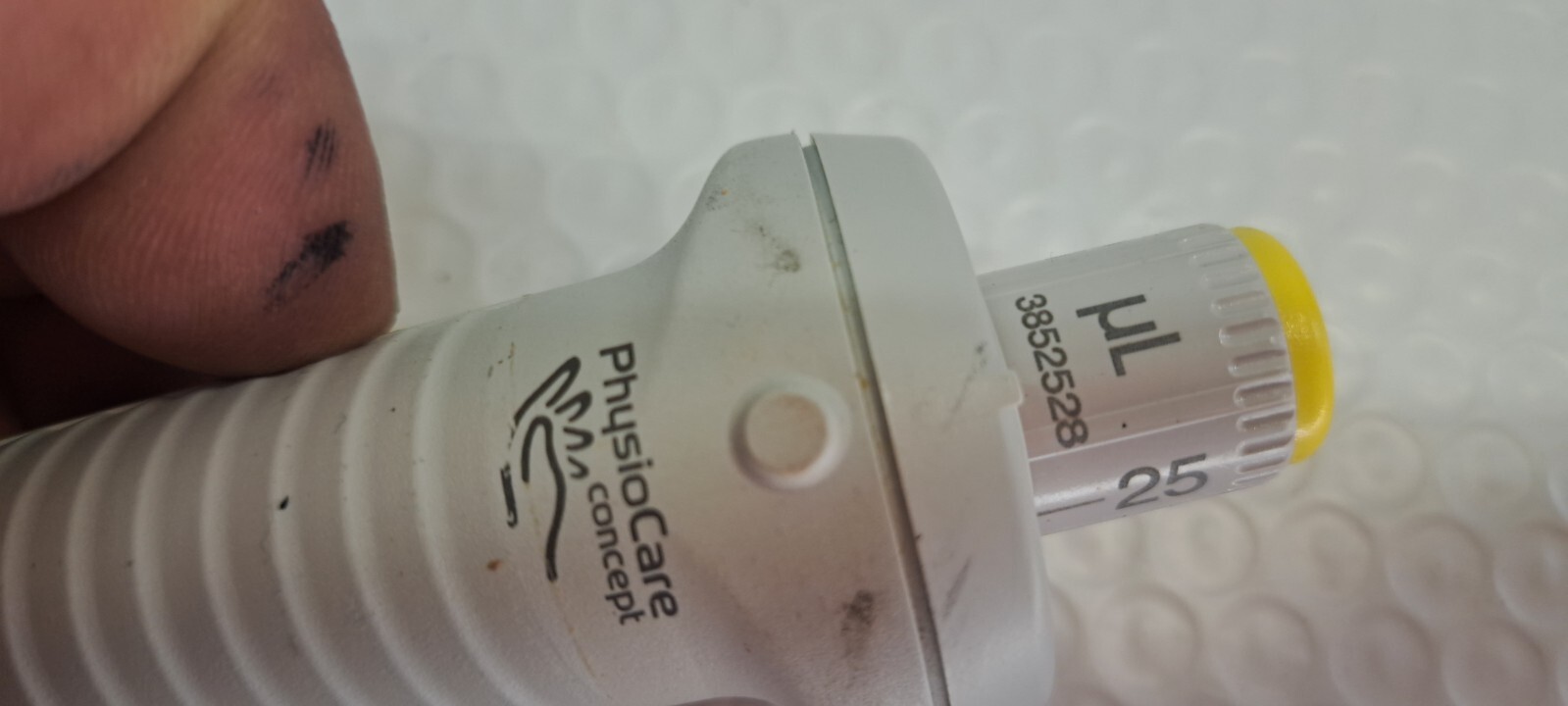 lot of 2 Eppendorf Reference 25 µL Single Channel Pipette