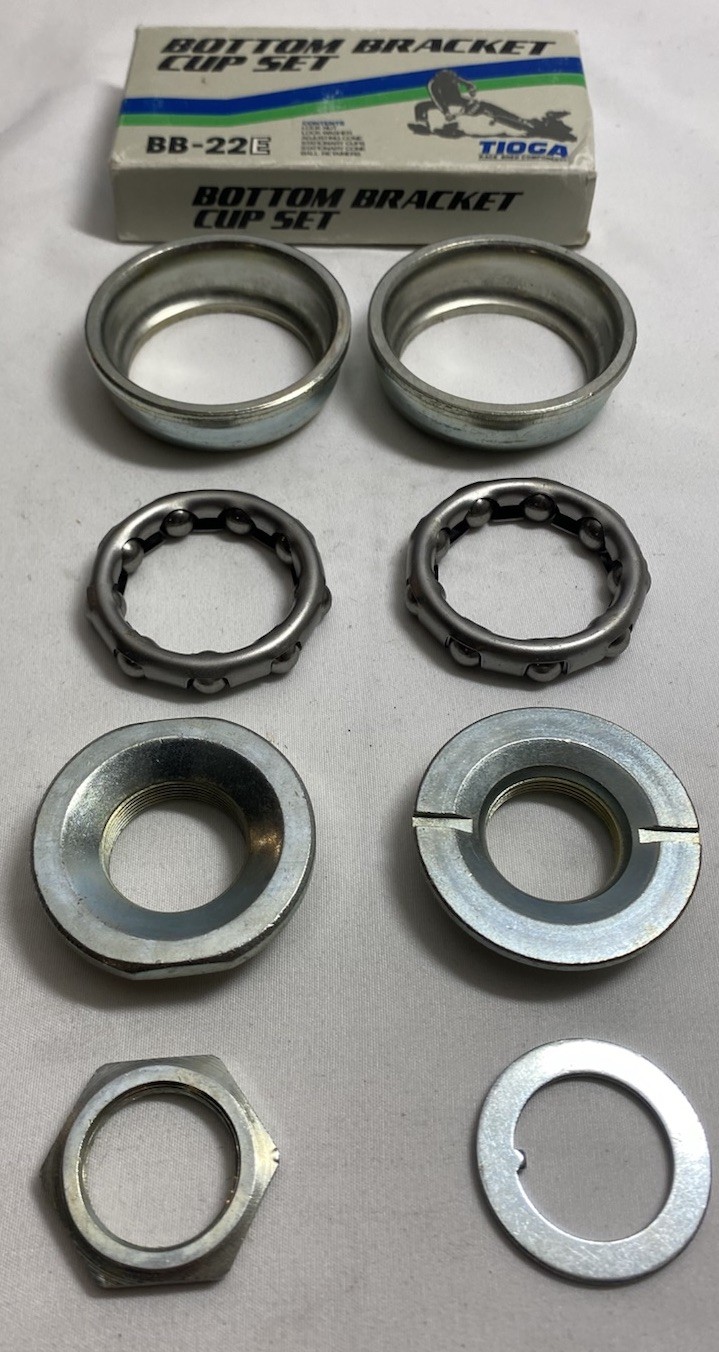 NOS BB-22E TIOGA 24tpi BB BOTTOM BRACKET OLD SCHOOL BMX MONGOOSE ASHTABULA NIB