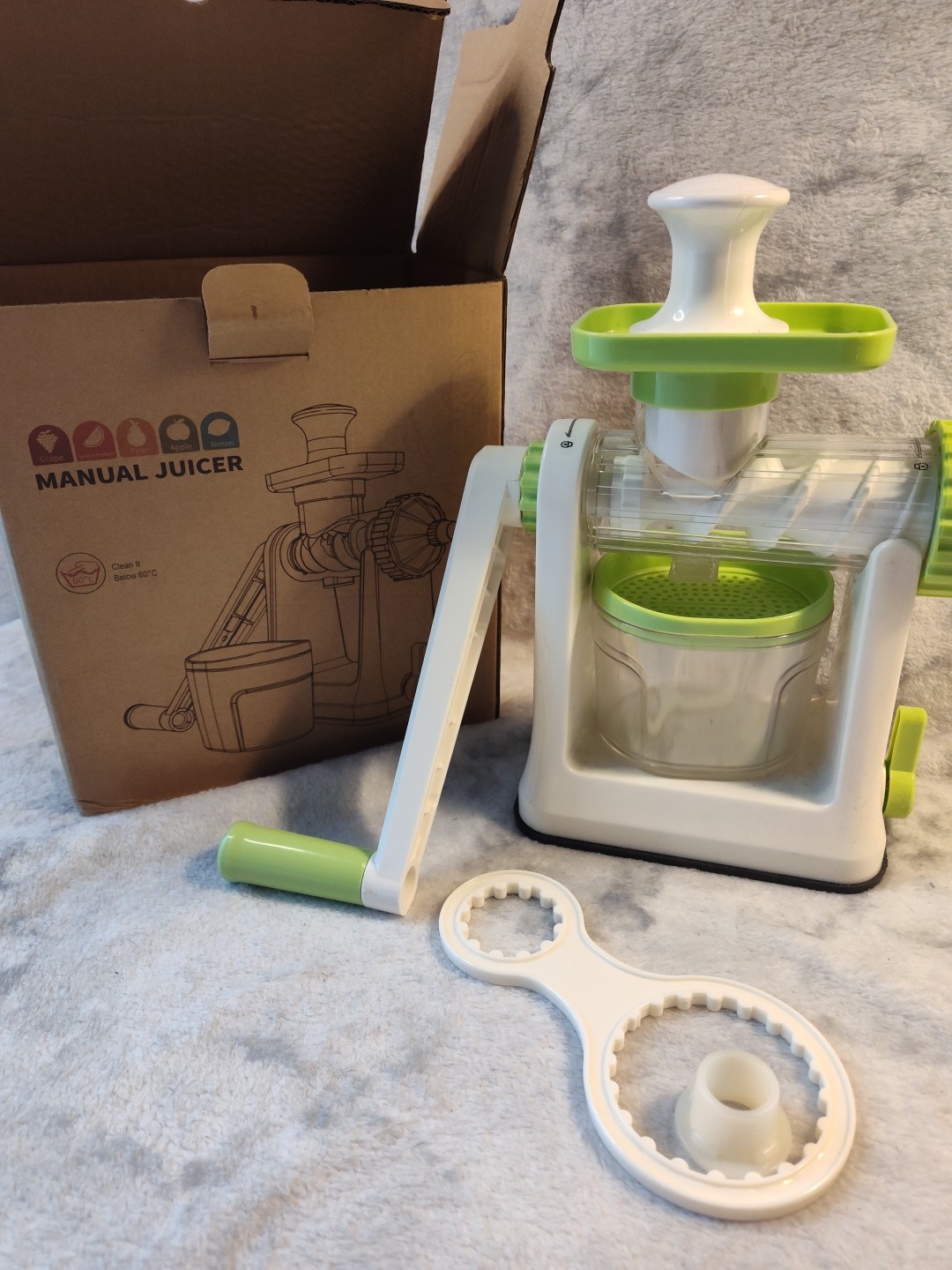 Mannual Juicer, Plastic White And Green in Box