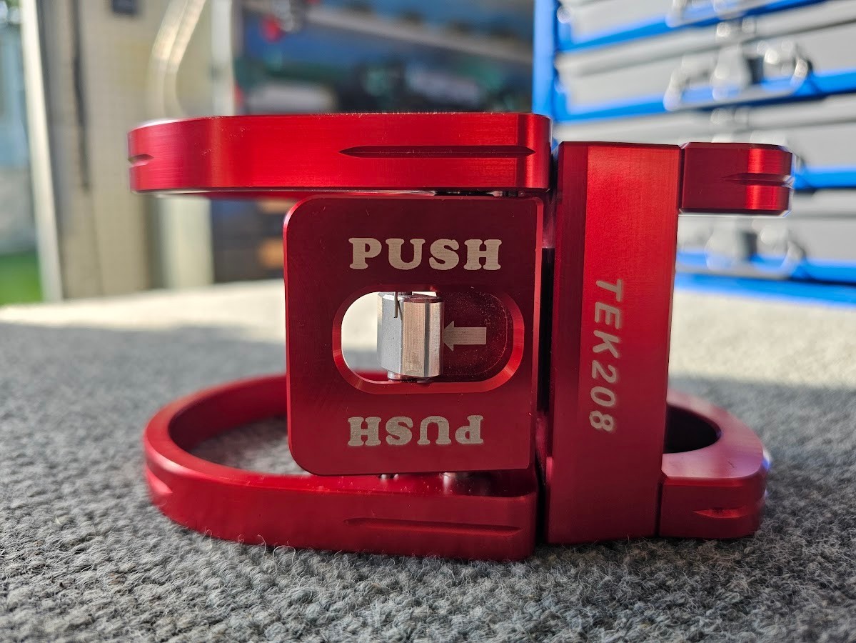 Tek208 Quick Release Fire Extinguisher Roll Bar Mount (Red, 1.75)