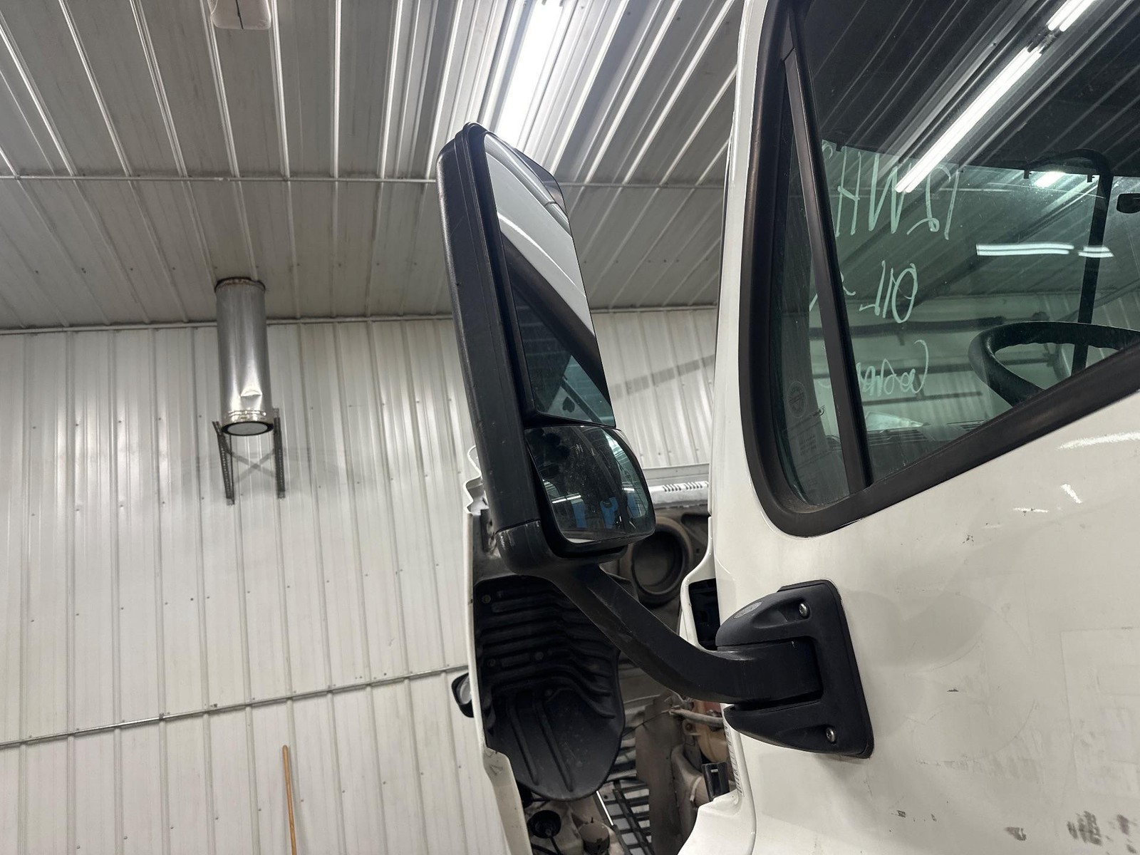 2008-2020 Freightliner CASCADIA POLY Left/Driver Door Mirror - Used