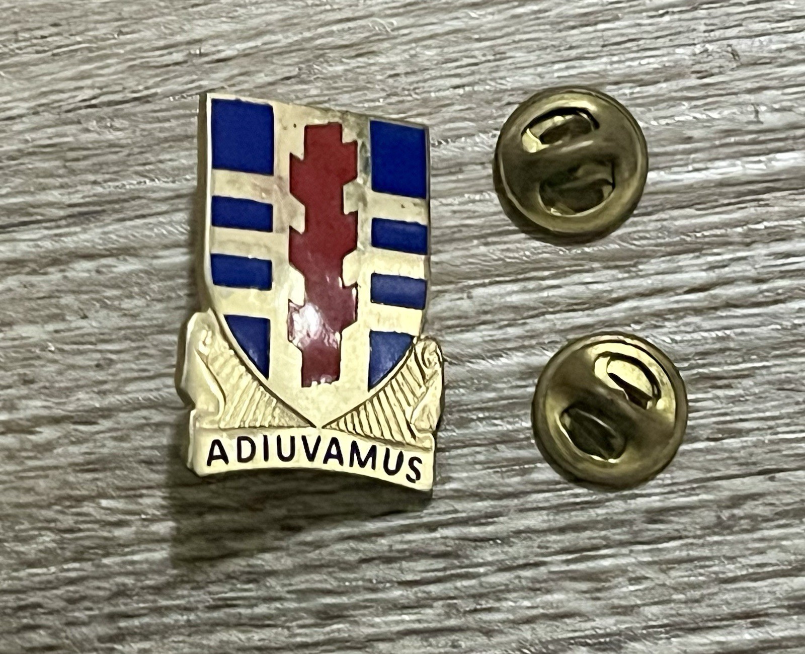 Vintage 157th Support Battalion Adiuvamus US Army DUI Crest Pin Lapel Hat Pin