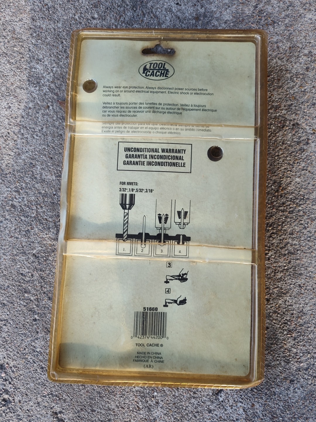 Tool Cache Hand Riveter #51660 with 4 Size Rivets