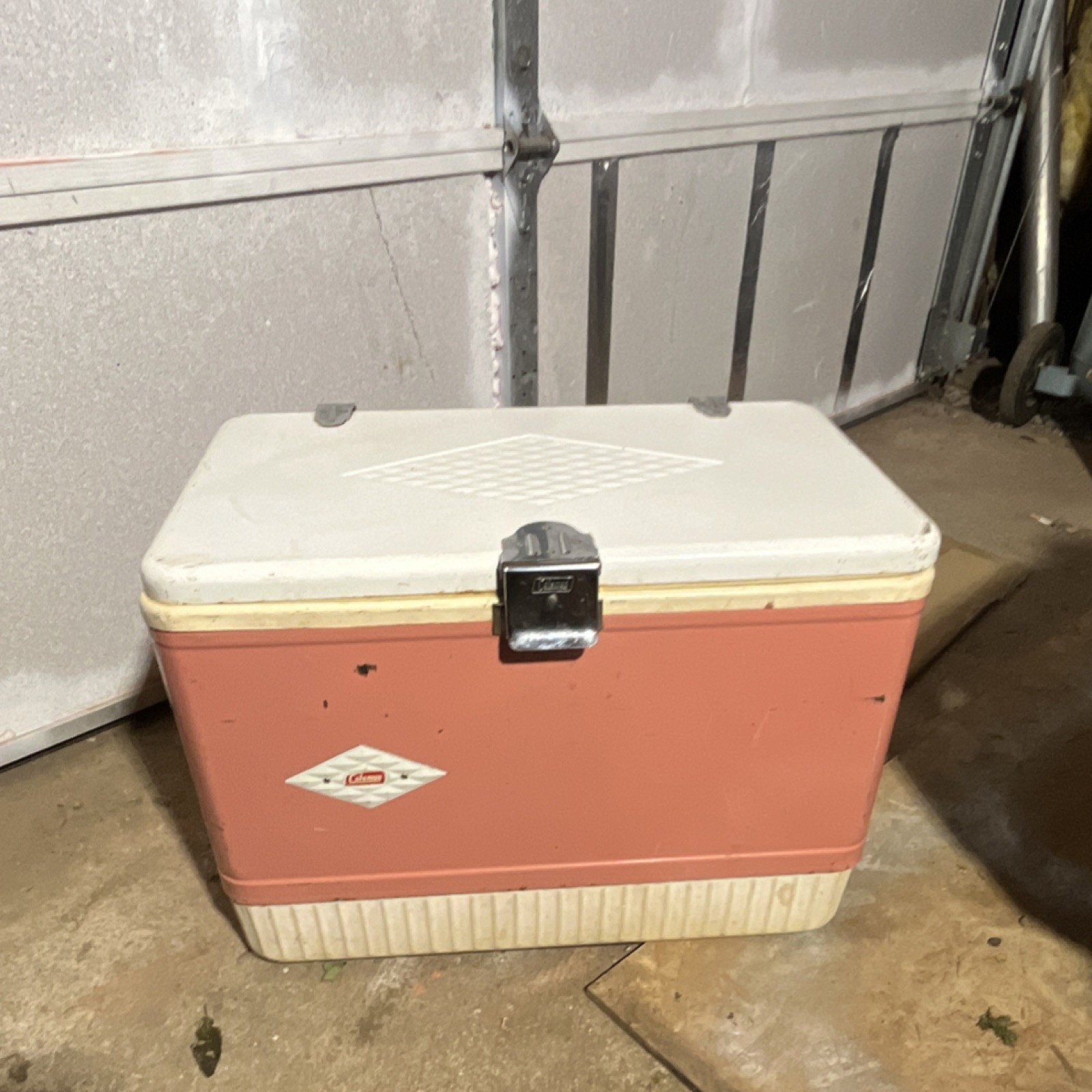 Coleman Vintage Plastic Ice Chest Cooler Pink/White w/ Drain, Logo Theme