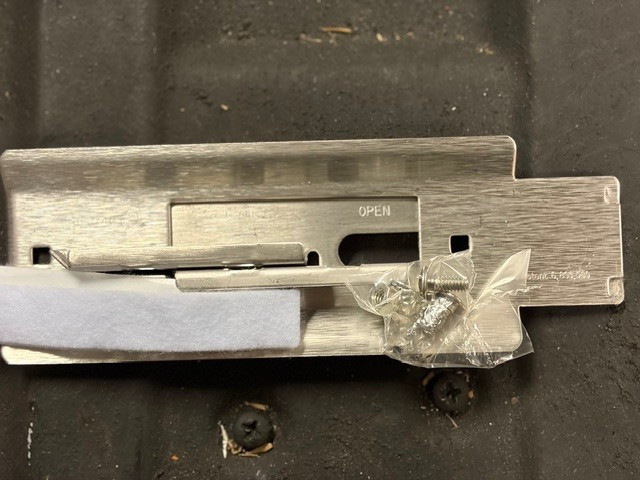 Chateau CARL-1-S Flat Door Gate Latch Warehouse Corrugated Roll Stainless Steel