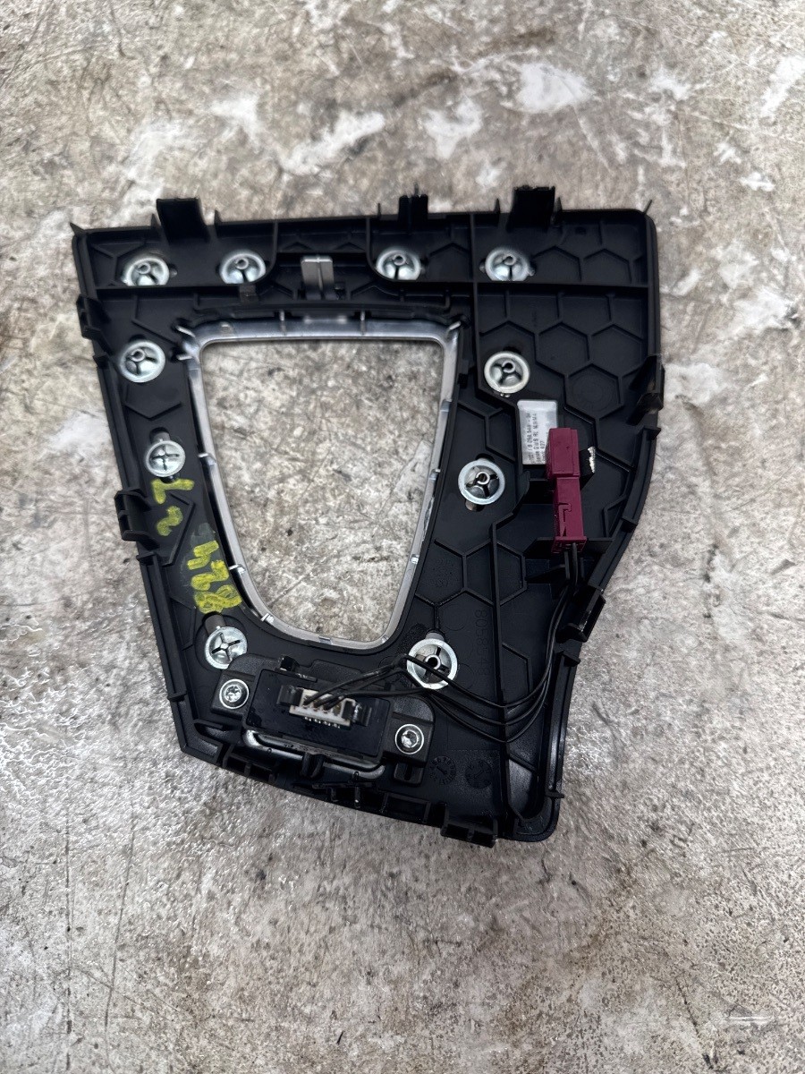 BMW M4 GEARSTICK SURROUND AND SWITCH F83 M4 F33 SEMI AUTO 7850577 2358359