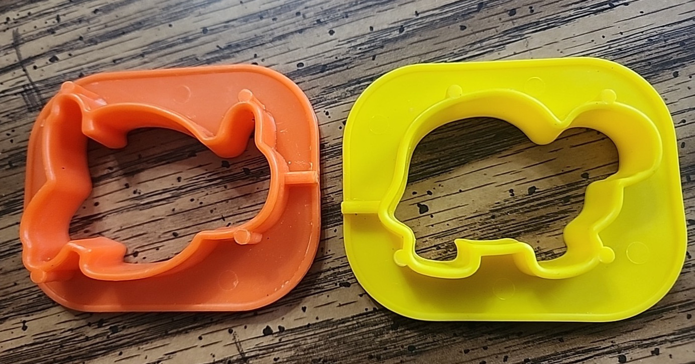Hasbro Play Doh Playdoh 1996 Animals - Penguin & Turtle + 2002 Shape Cutters
