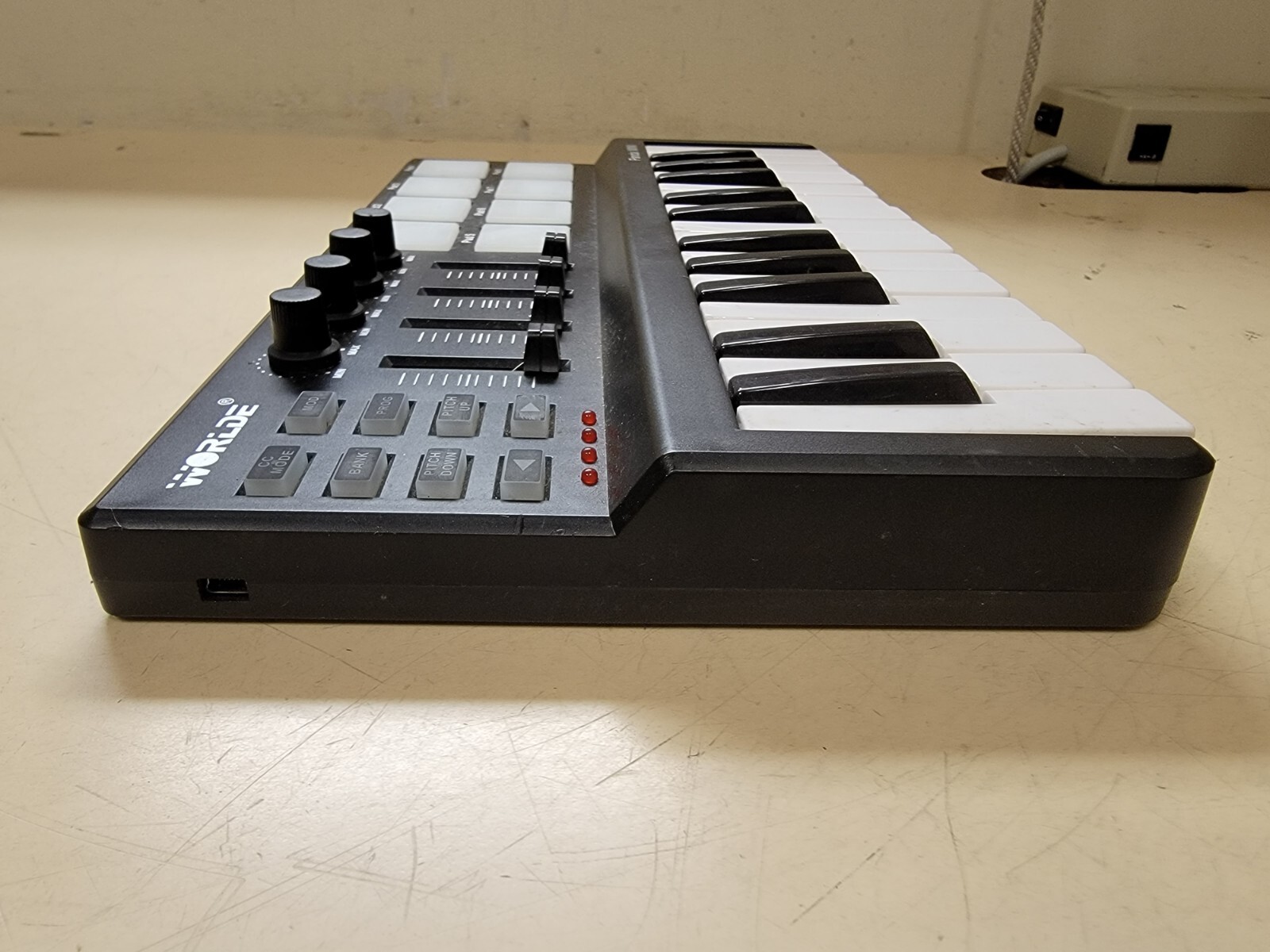 Worlde Panda Mini 25-Key USB Keyboard Drum Pad MIDI Electric Controller