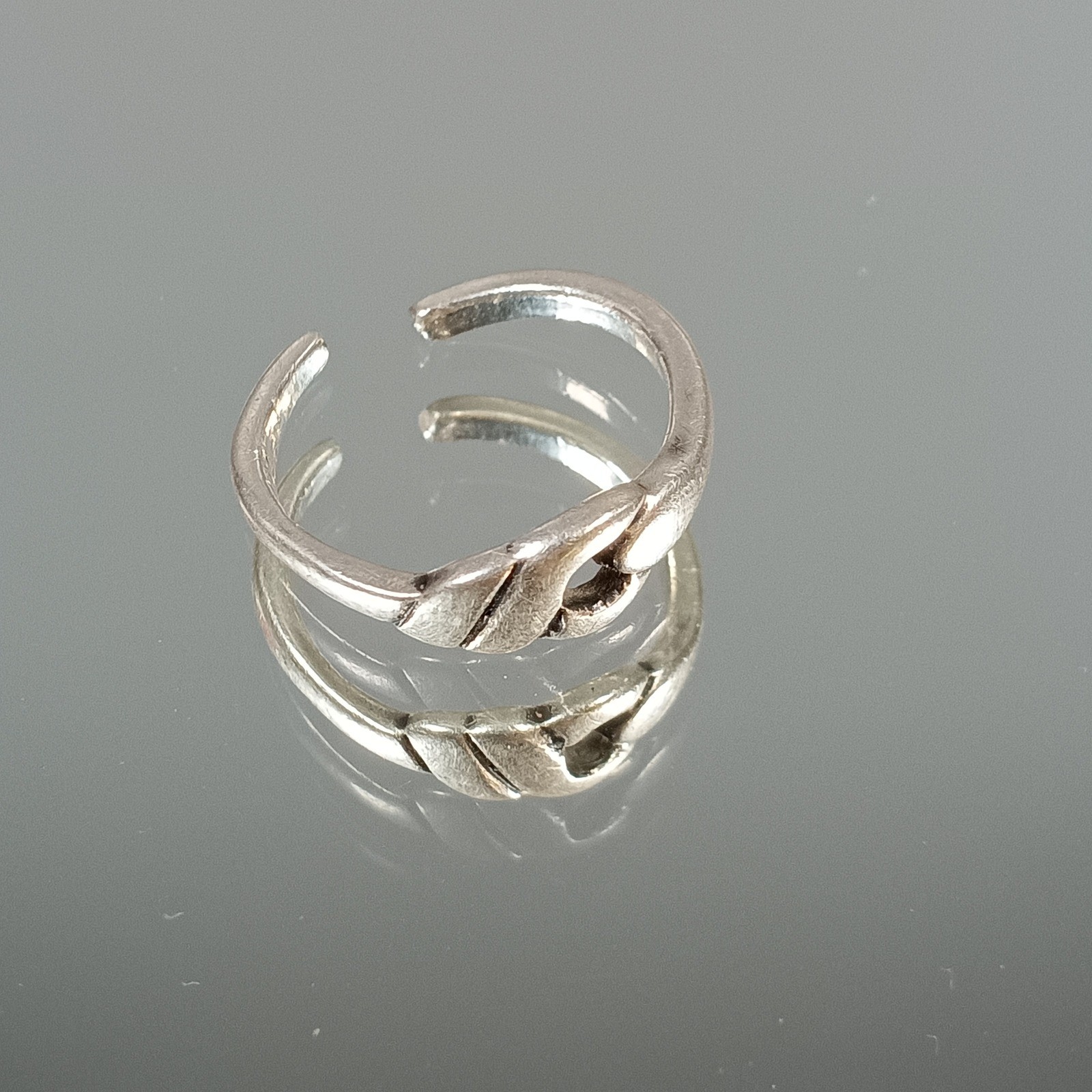 Adjustable Sterling Silver Toe Ring Leaf Design Stamped 925