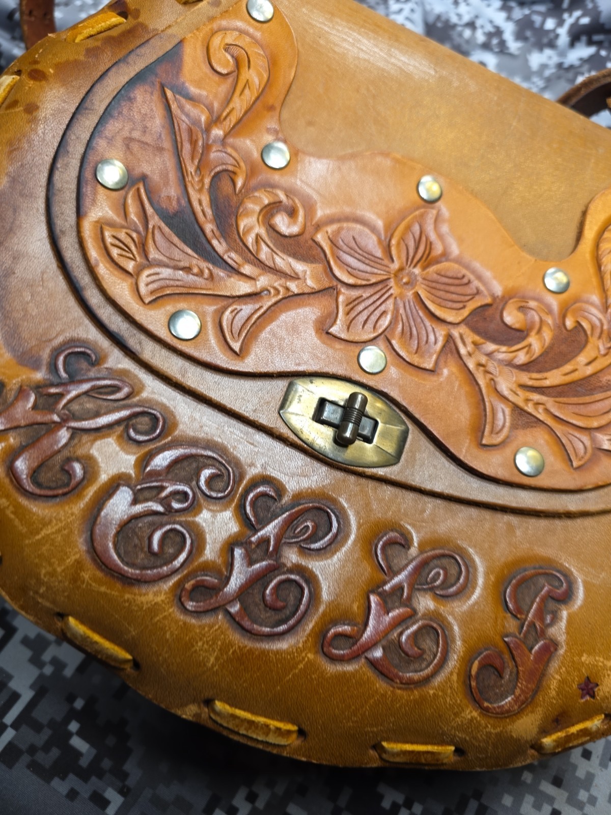 BLACK POWDER MUZZLELOADER POSSIBLES BAG LEATHER WALL HANGER SEE DESCRIPTION