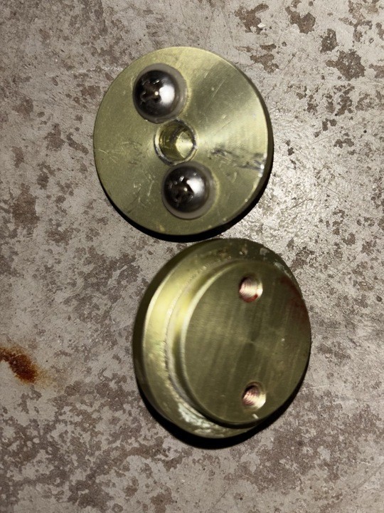 20-3220-00-22 Diamond DA20 Nose Gear Fork Plug, Serviceable