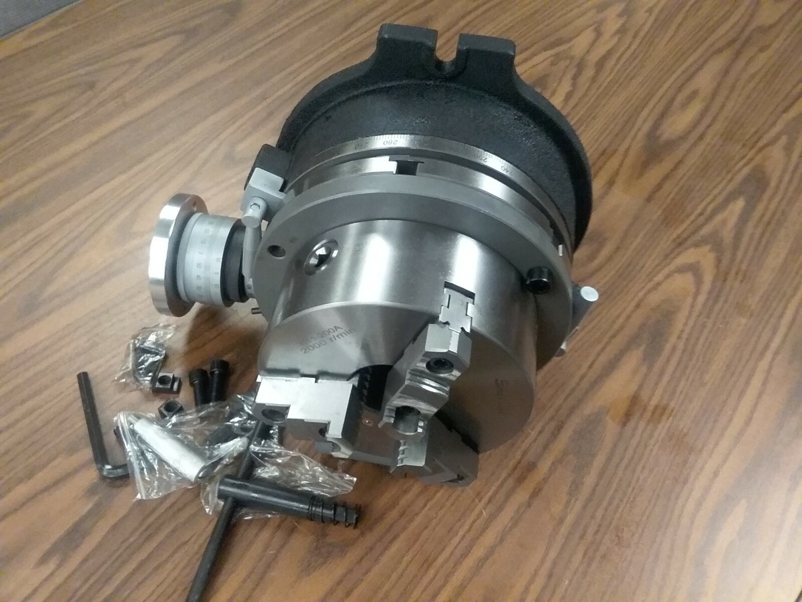 10" HORIZONTAL & VERTICAL ROTARY TABLE w. 8" 3 jaw chuck & centering adapter