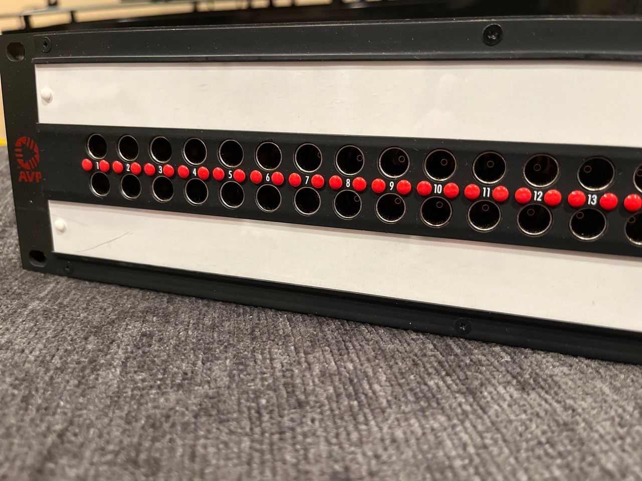 AVP AV-D232E2-AMN75-BZ 2RU 64-Jack Mini-WECO SDI Video Patch Panel 75Ω
