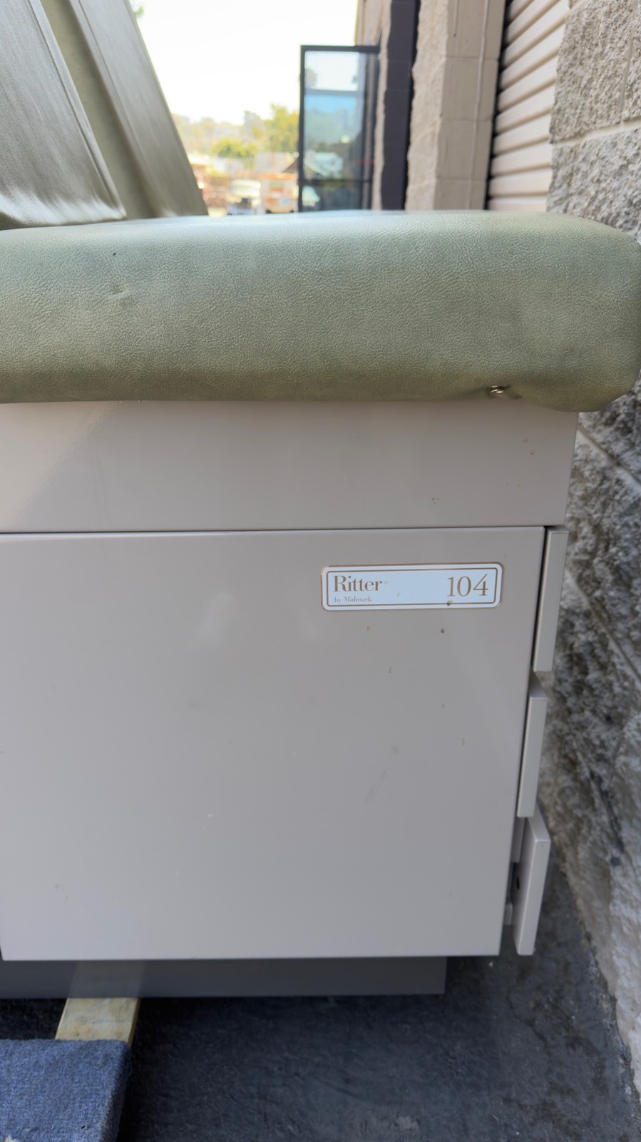 Midmark 104 Medical Examination Table