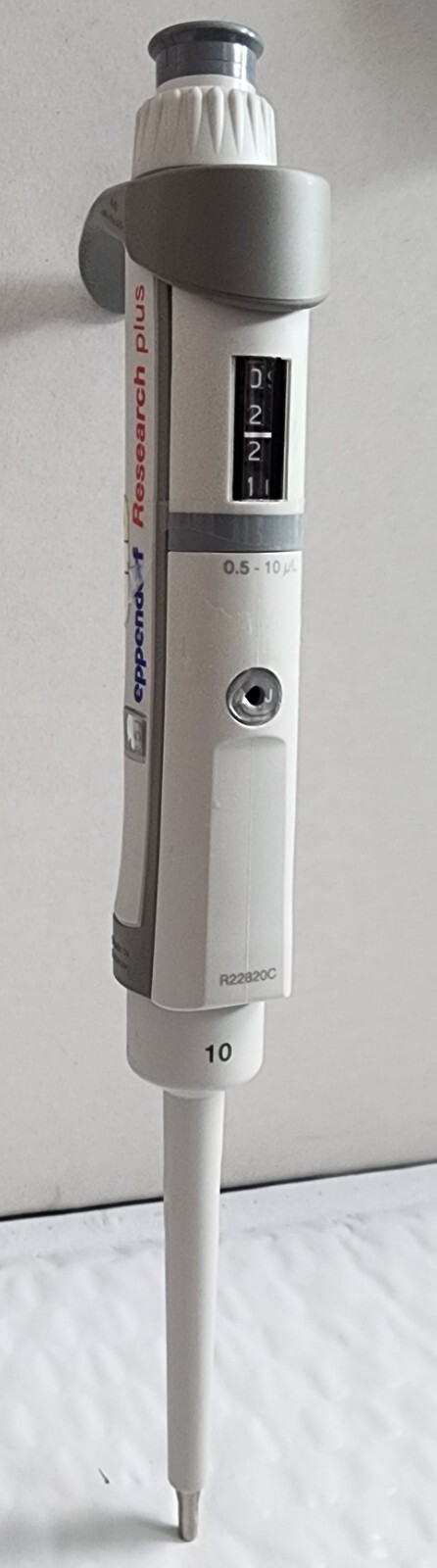 Eppendorf Research plus Pipette, fixed volume single-channel, volume 10μL