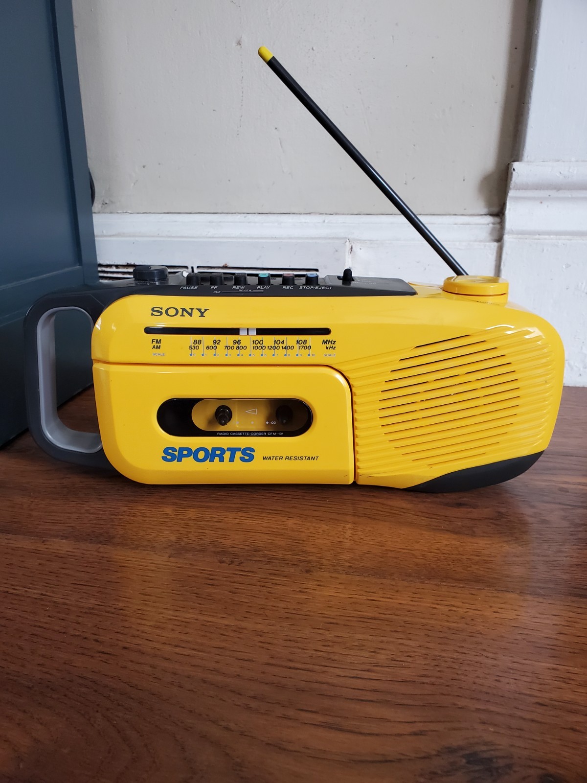 Vintage Sony Sports Water Resistant CFM-101 Boombox AM/FM Radio Cassette Player