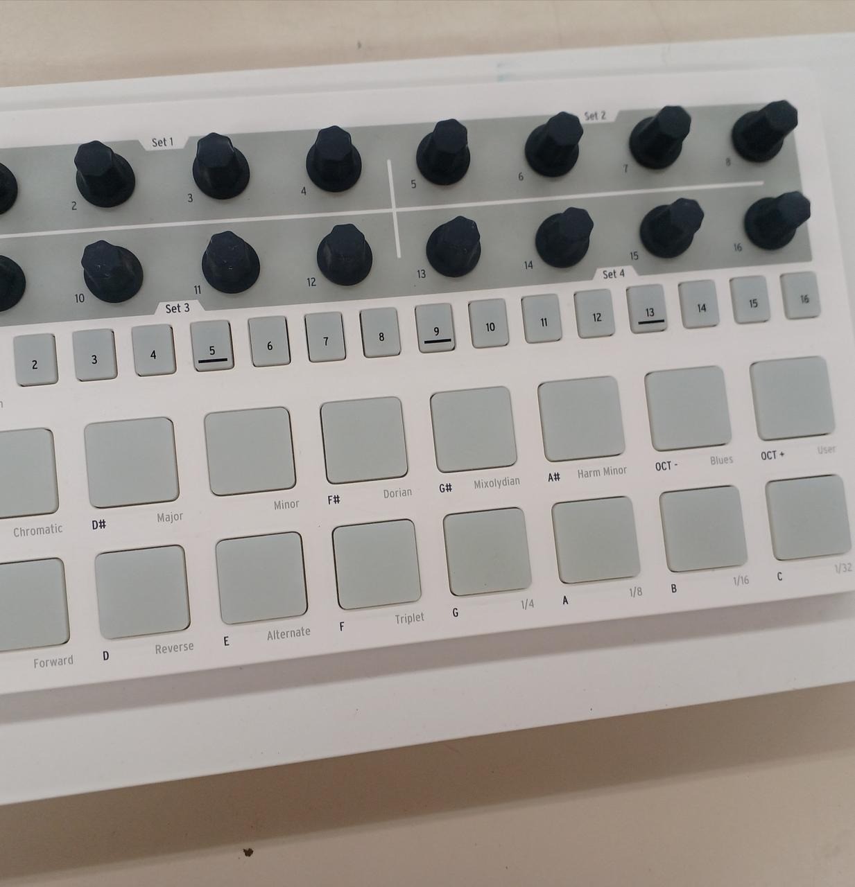 Arturia BeatStep Pro Controller Sequencer CV/Gate MIDI USB White w/ Box Cable