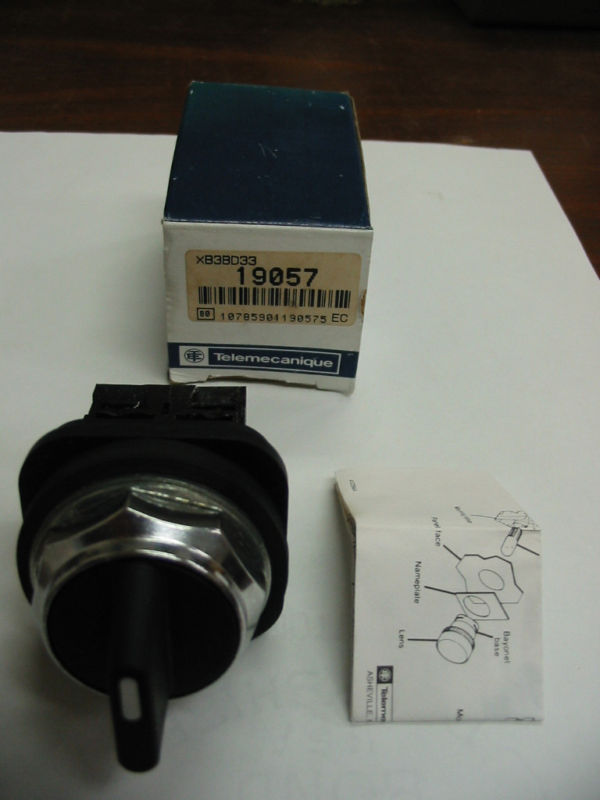 Telemecanique 3-Position Selector Switch XB3BD33 New