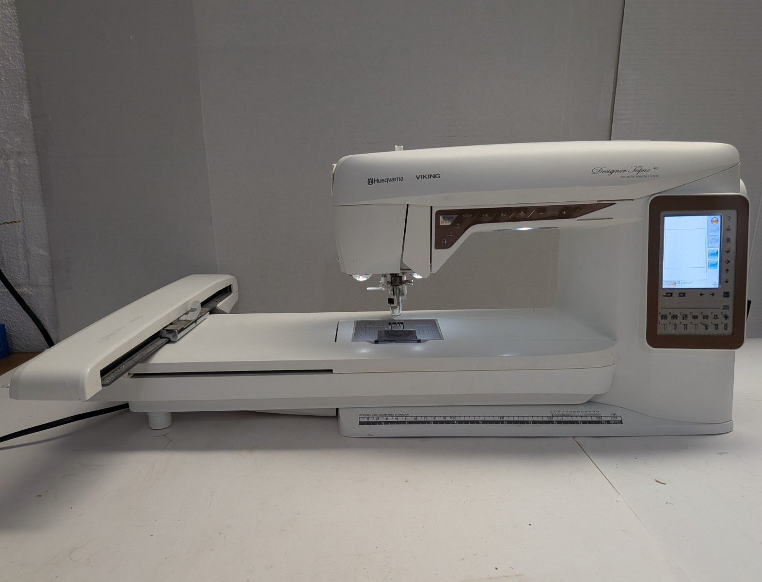 Husqvarna Viking Designer Topaz 40 Embroidery Sewing Machine Computerized Tested