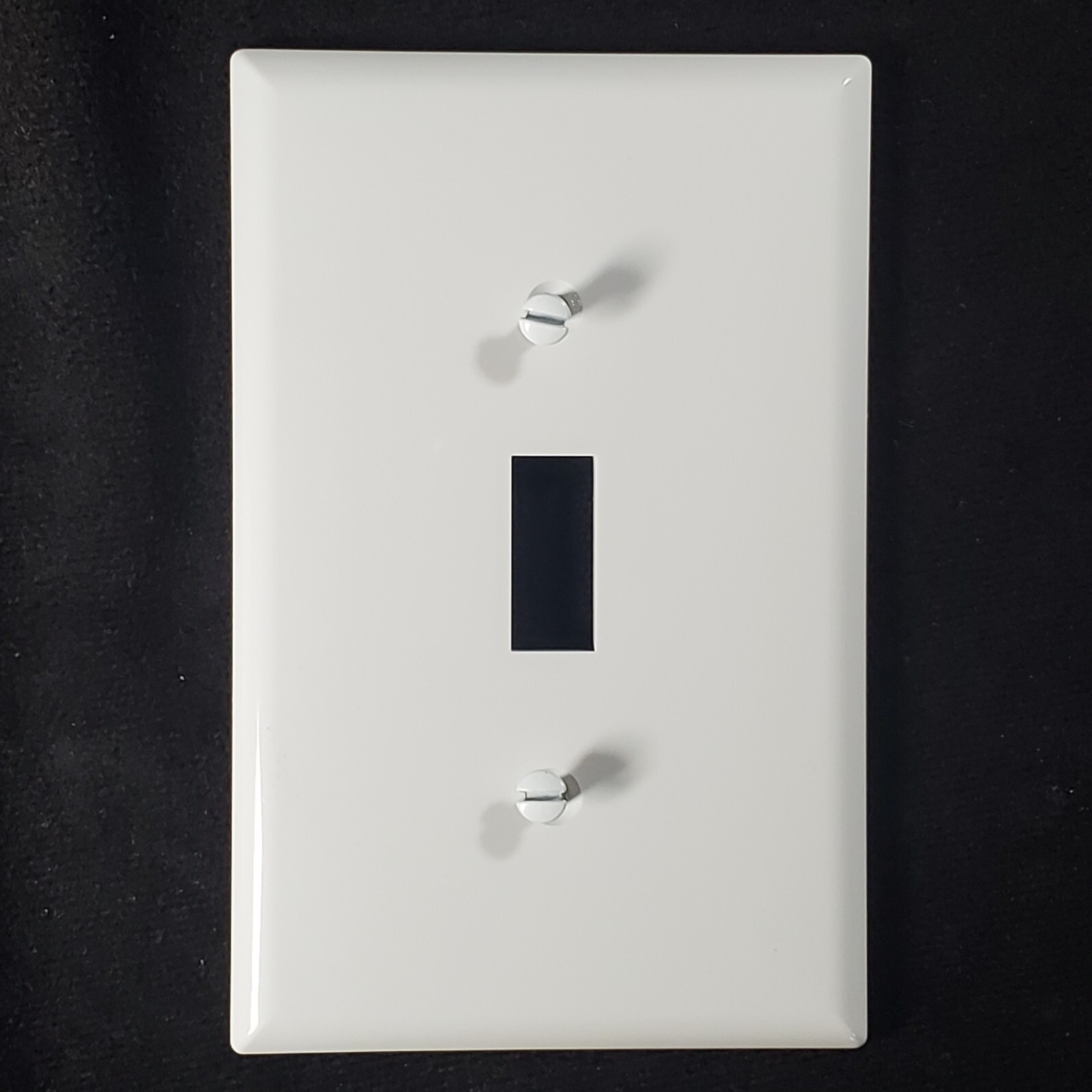 White 1-Toggle Switch Unbreakable Mid-Size 1-Gang WallPlate Cover (Lot of 10)