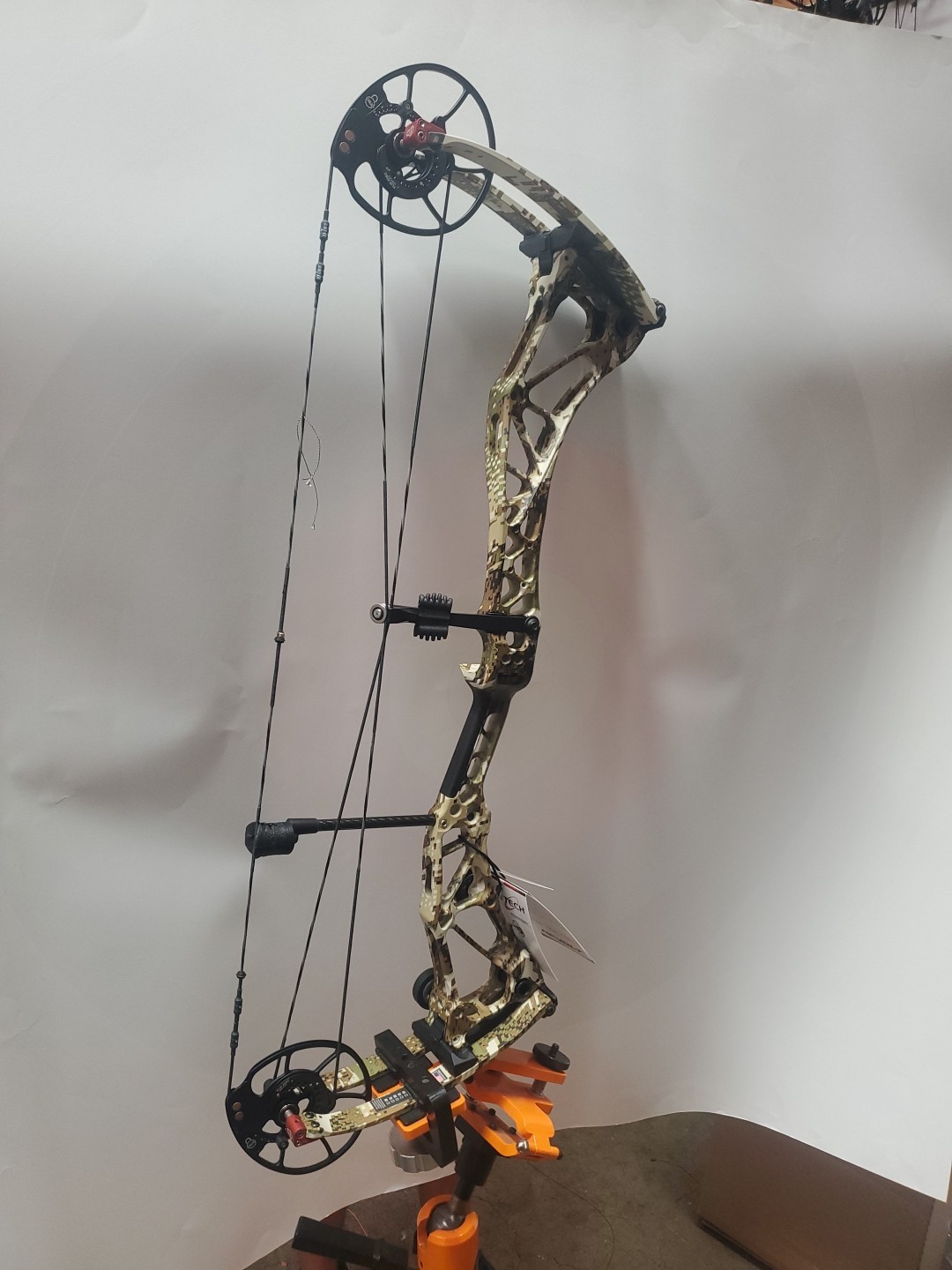 Bowtech Revolt RH 70# Subalpine