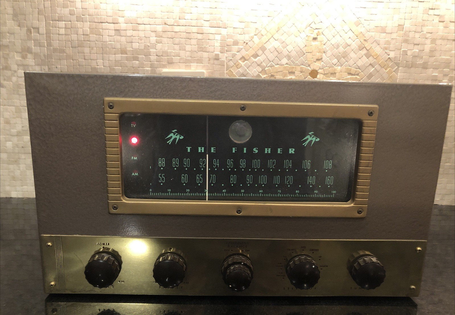 The Fisher Series Model 70-RT AM/FM Tube Tuner Pre-Amplifier perfect condition