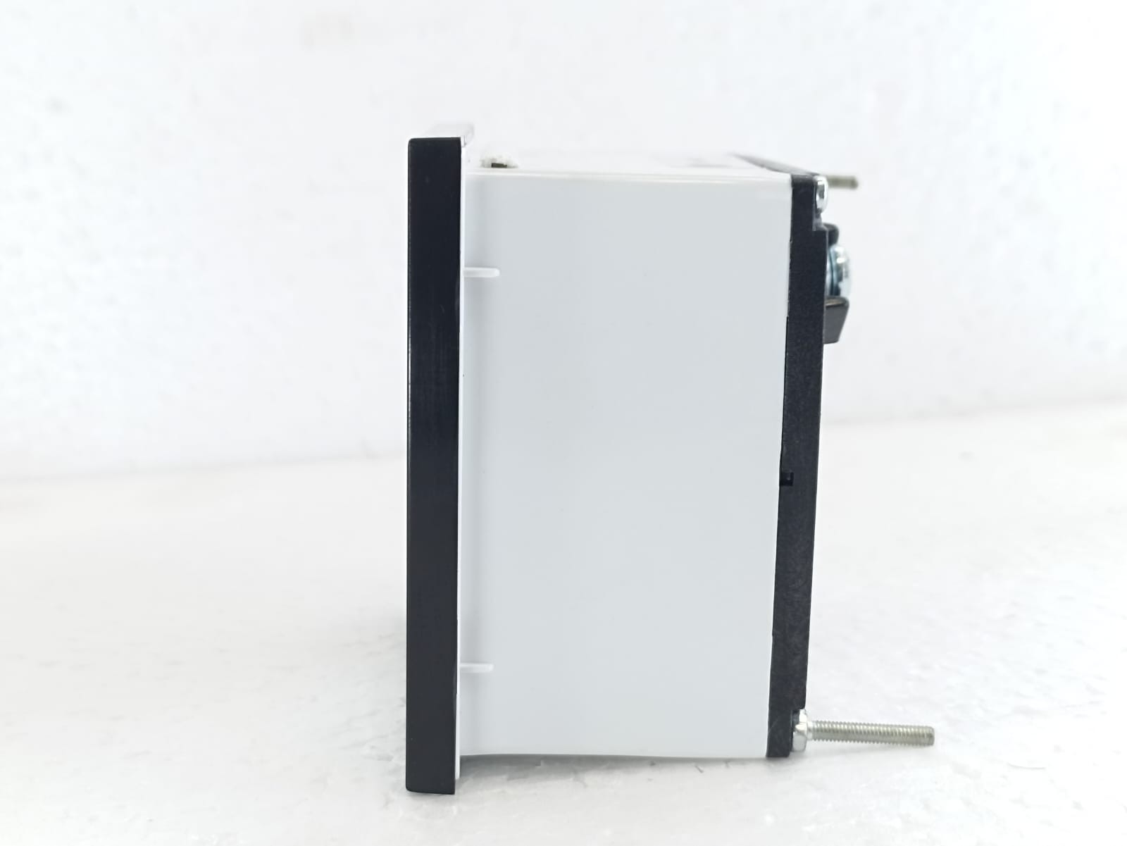HOBUT VOLTMETER 313-665 SCALE-0-100V DIN 72