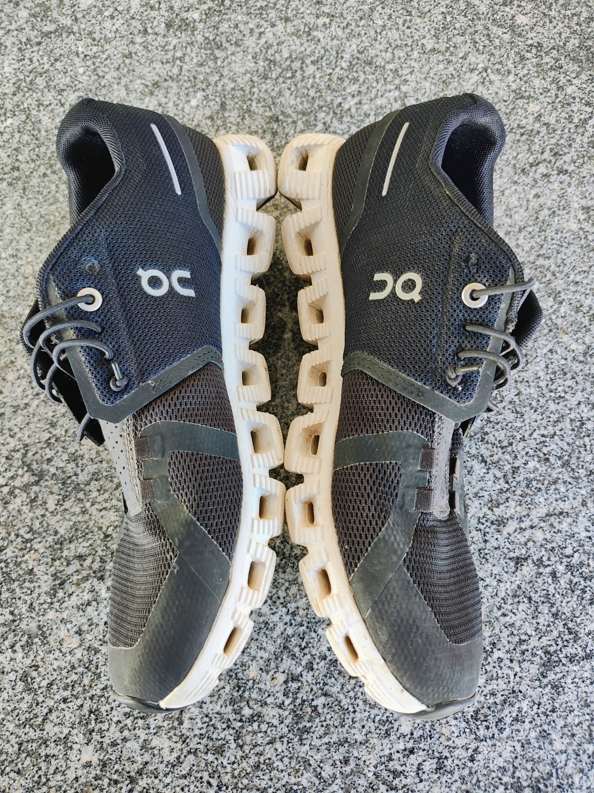 On Cloud 5 Running Shoes Women Sz 9 ON Black White Sneakers Gym Walk Speed Laces