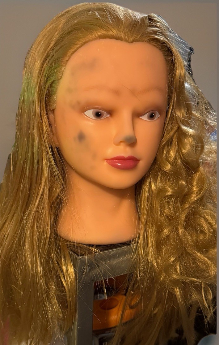Cosmetology/Hair Stylists Mannequin Head Synthetic Hair Blond Practice Cut