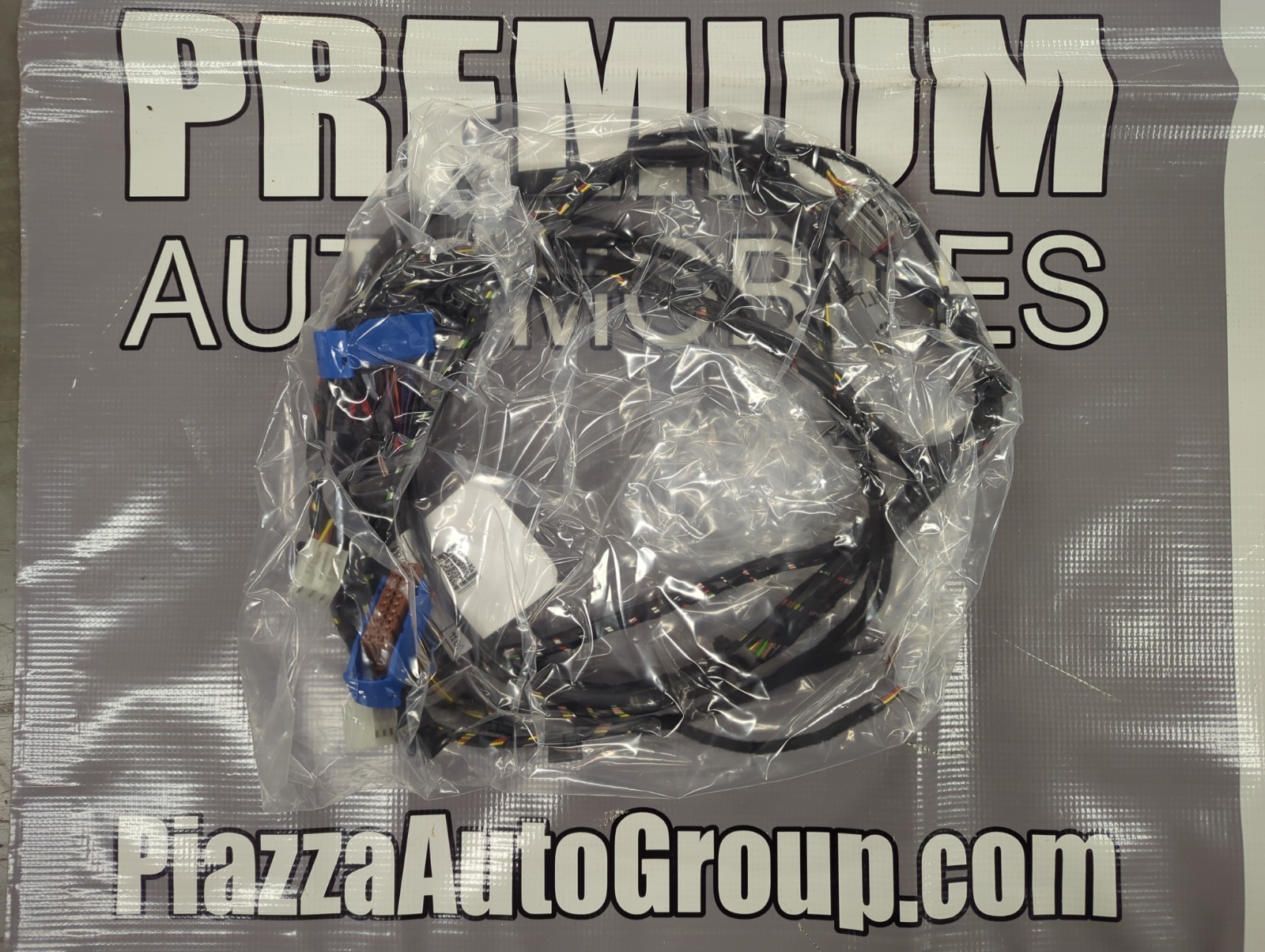 OEM Maserati Console Wiring Harness, Levante V6 4WD 17-18, 670038106