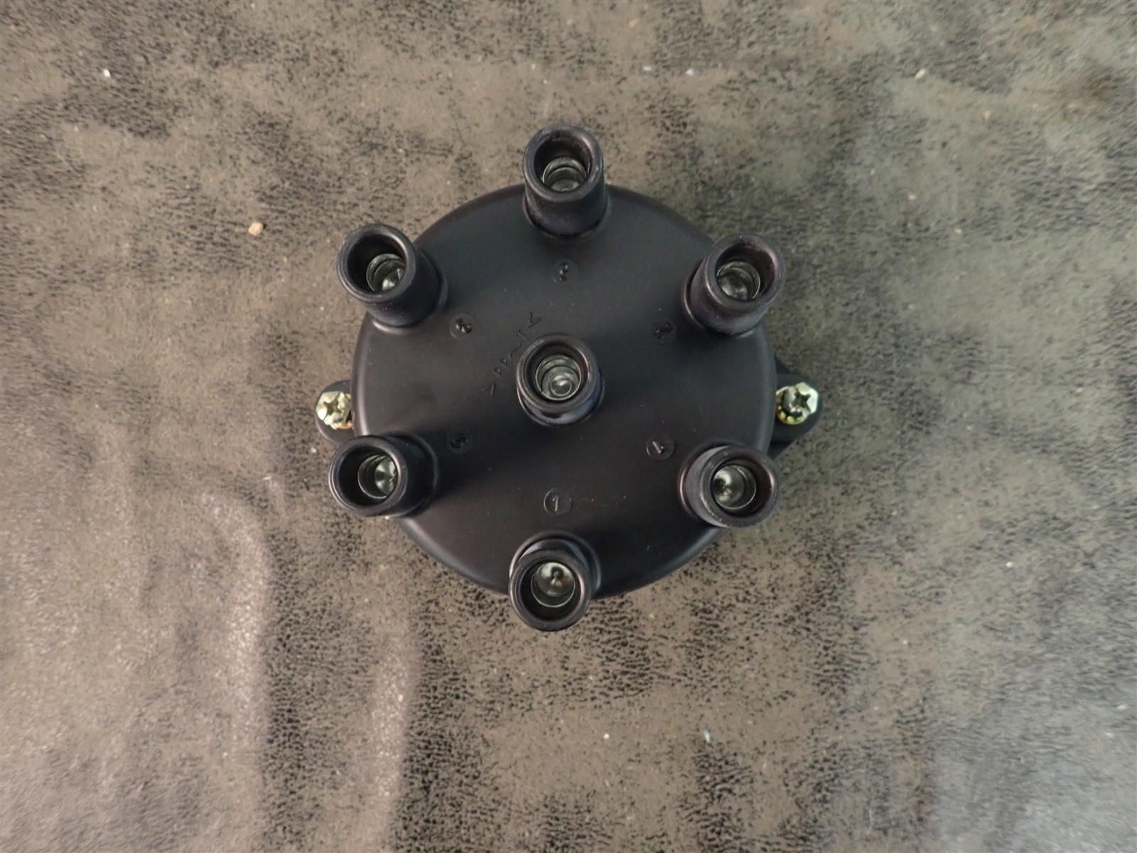 NEW WVE 5D1171 Distributor Cap (G220)