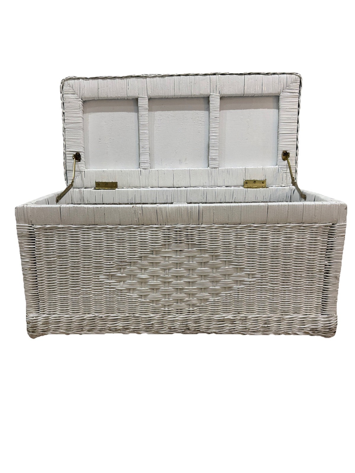 Vintage White Wicker Woven Storage Trunk/CoffeeTable/Toy+Bed Trunk Brass Handles