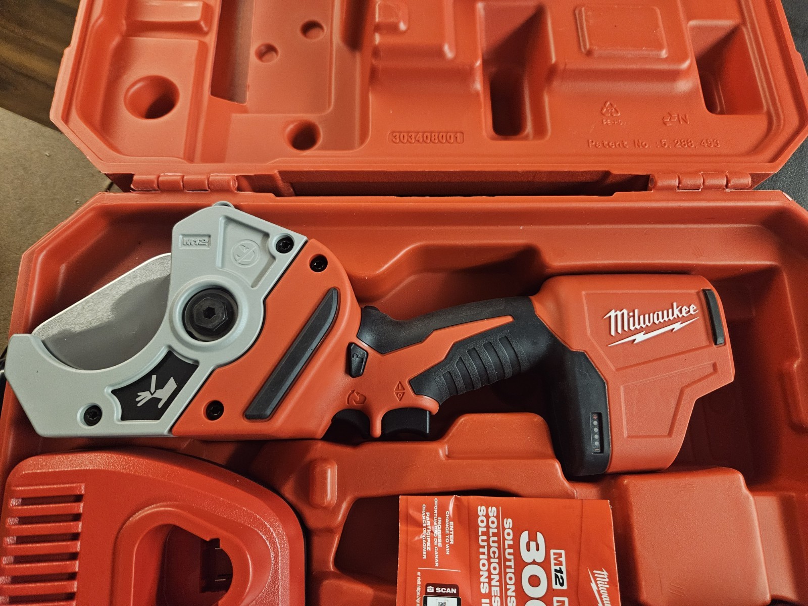 Milwaukee 2470-21 M12 Pvc Plastic Pipe Shear Kit