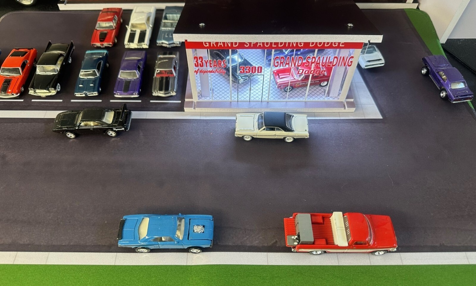1/64 SCALE, MR. NORMS GRAND & SPAULDING AVE street pad for Mr. Norms Dealer !