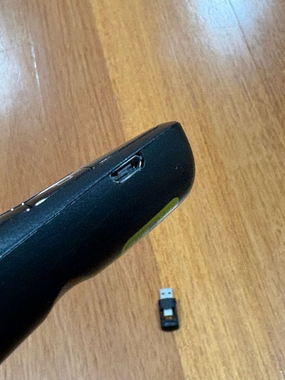 Wireless Rechargeable 2-in-1 USB-A & USB-C Presentation Clicker w/ Laser Pointer